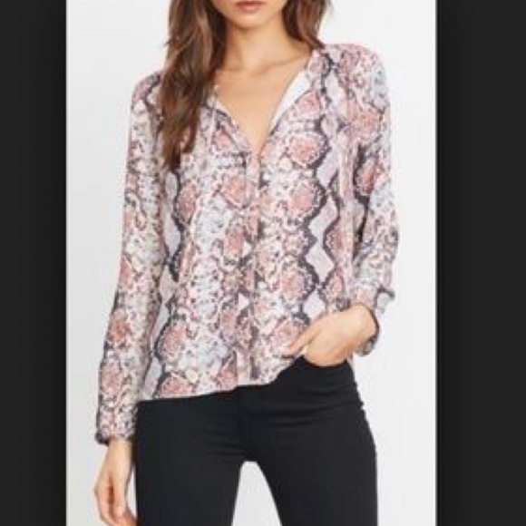 Lovers + Friends White Snakeskin Keyhole Blouse Size Large $128 - Picture 1 of 6